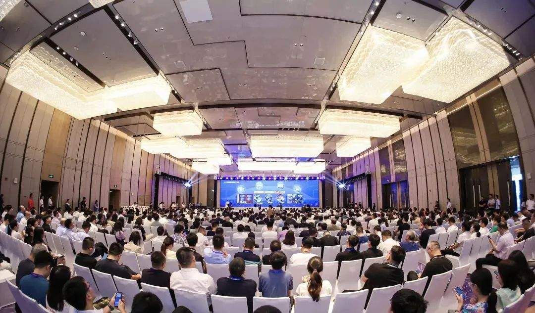 产业互联网与经济大会现场.jpg