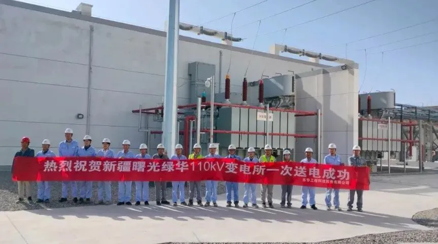年产10万吨bdo反应釜设备吊装就位.jpg